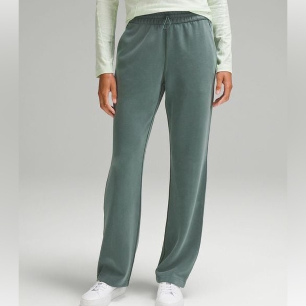 NEW Lululemon Softstreme High-Rise Pant Regular-Color: Green Size 8 NWT
